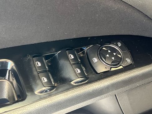 Used 2015 Ford Fusion SE FWD image 13