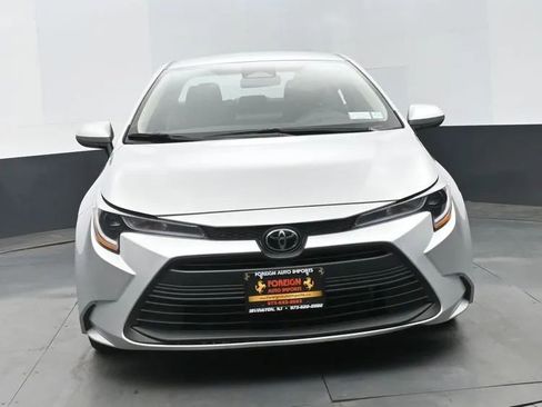 Used 2025 Toyota Corolla LE FWD image 3