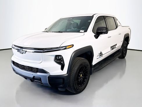 Used 2026 Chevrolet Silverado EV LT AWD/4WD image 4