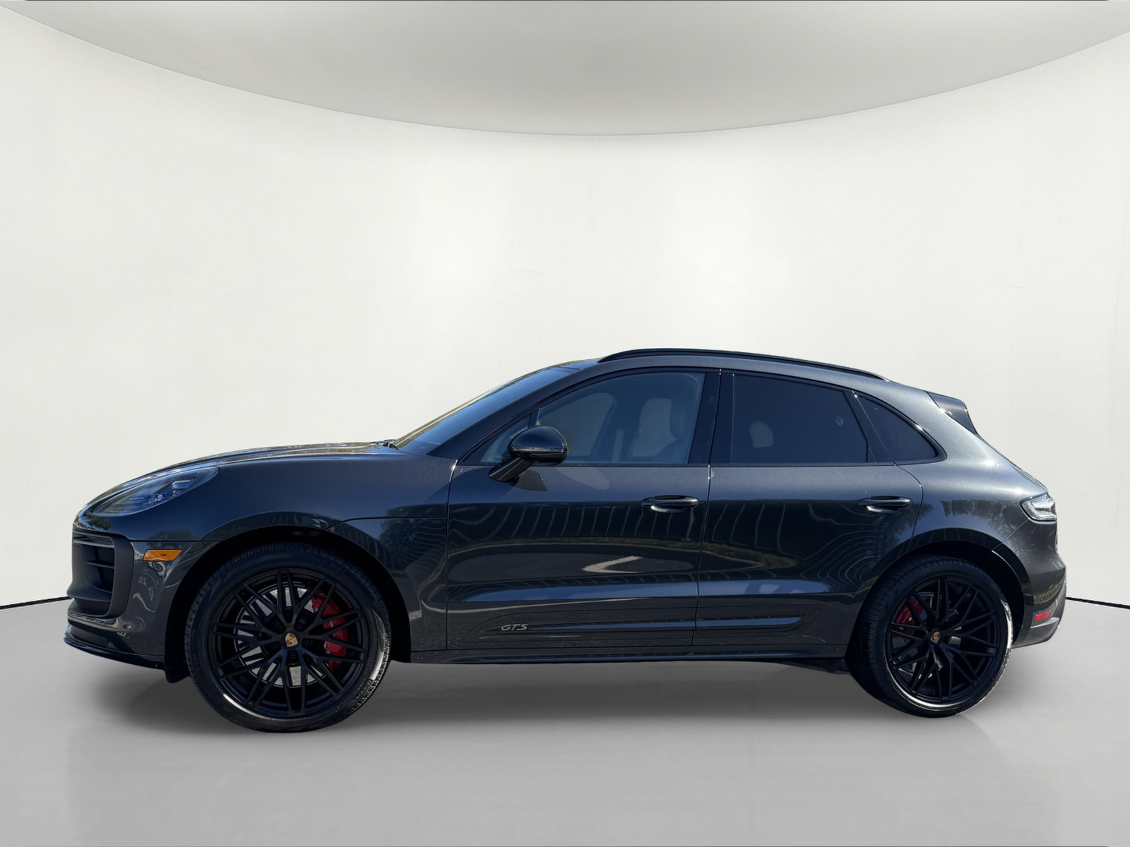 Certified 2023 Porsche Macan GTS AWD/4WD image 2