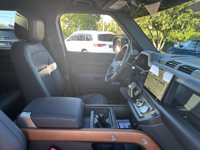 Used 2023 Land Rover Defender 130 X AWD/4WD image 37