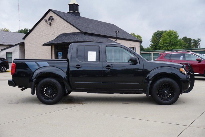 Used 2020 Nissan Frontier SV AWD/4WD image 2