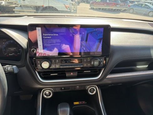 Used 2025 Toyota Grand Highlander AWD image 15