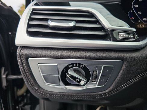 Used 2022 BMW ALPINA B7 xDrive w/ Luxury Rear Seating Package image 26