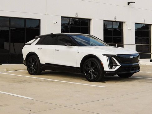 Used 2025 Cadillac Lyriq Sport w/ LPO, Floor Liner Package image 3