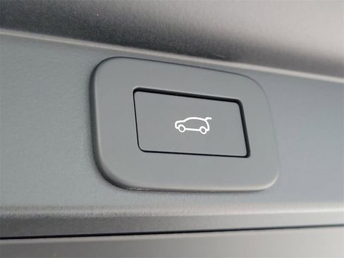 New 2026 Land Rover Range Rover Long Wheelbase SE image 12