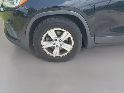 Used 2021 Chevrolet Trax LT w/ LT Convenience Package FWD image 15
