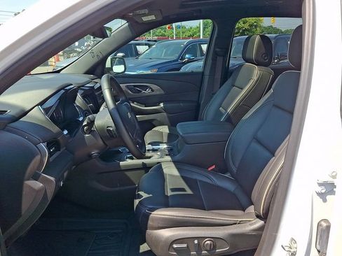 Used 2023 Chevrolet Traverse Premier FWD image 10