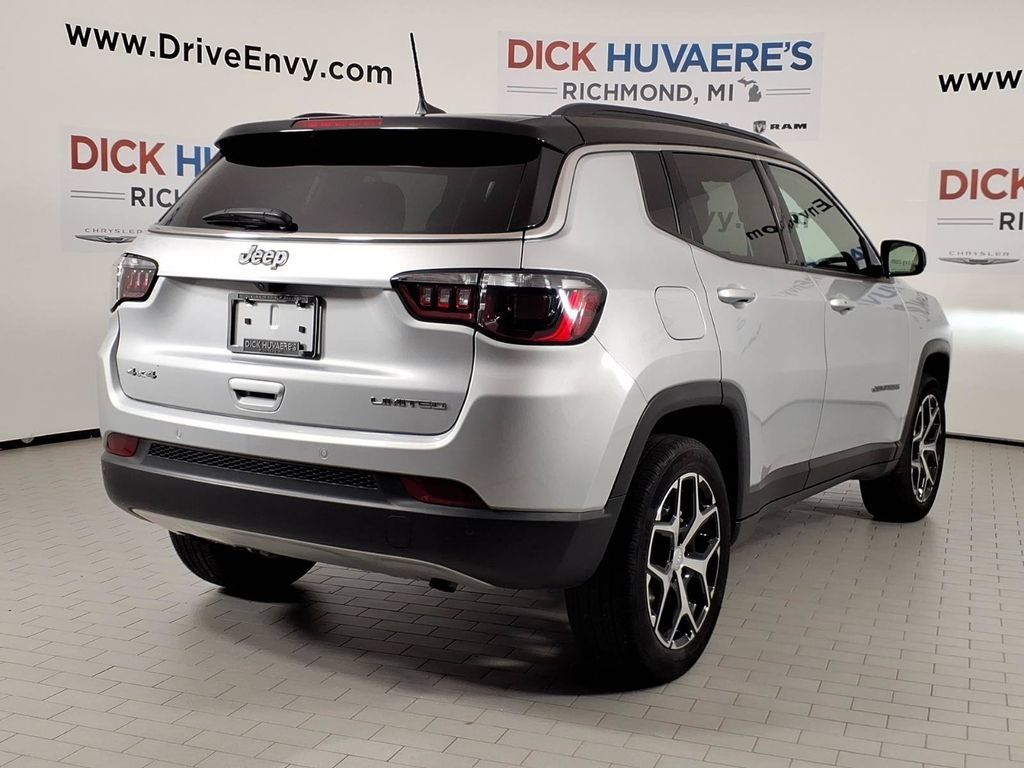 Used 2024 Jeep Compass Limited AWD/4WD image 4
