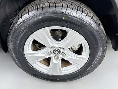 Certified 2021 Toyota RAV4 XLE w/ Convenience Package FWD image 32