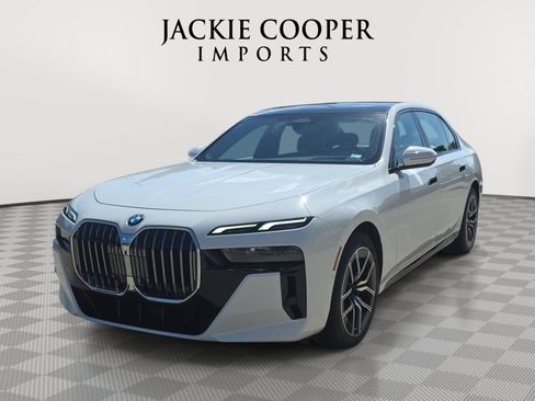 Used 2025 BMW 740i RWD image 1