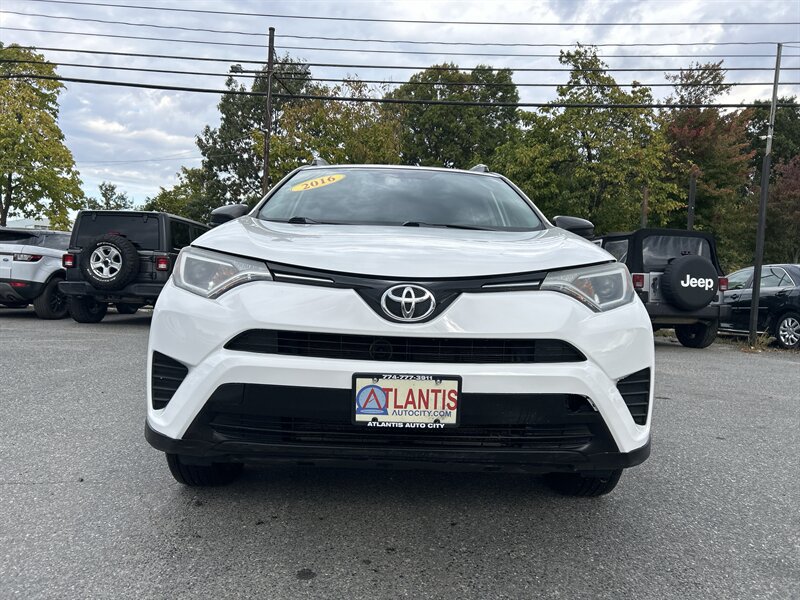 Used 2016 Toyota RAV4 LE AWD/4WD image 2