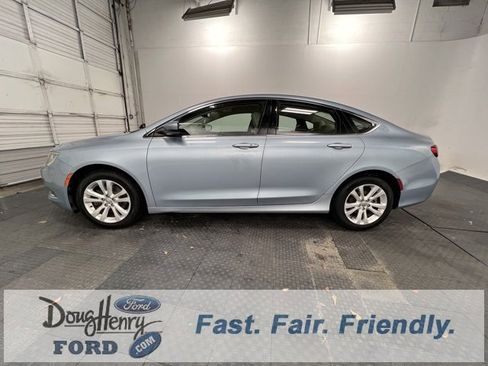 Used 2015 Chrysler 200 Limited image 4