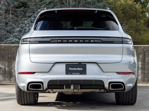 Certified 2025 Porsche Cayenne AWD/4WD image 10