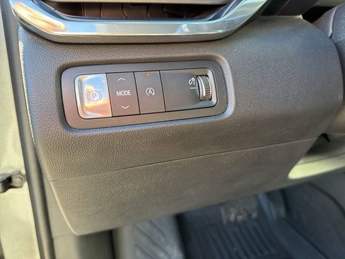 Used 2024 GMC Acadia Elevation w/ Luxury Package image 18