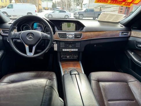 Used 2016 Mercedes-Benz E 350 E 350 4MATIC w/ Premium Package image 25
