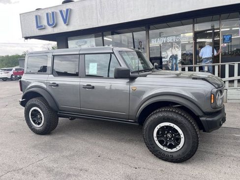 New 2025 Ford Bronco Badlands w/ Sasquatch Package AWD/4WD image 2