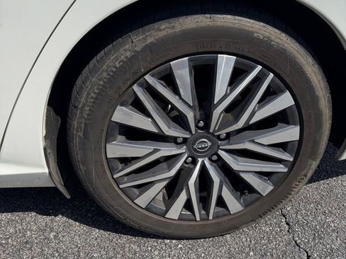 Used 2024 Nissan Altima 2.5 SV image 8