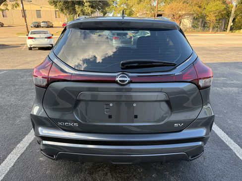 Used 2022 Nissan Kicks SV image 6