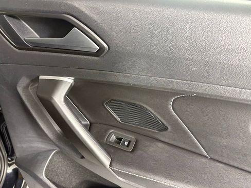 Used 2024 Volkswagen Tiguan SE FWD image 19