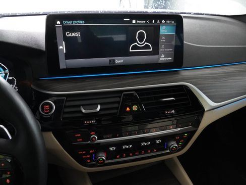 Certified 2023 BMW 530e w/ Premium Package RWD image 24