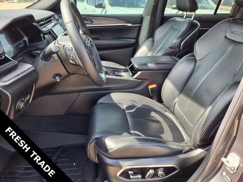 Used 2022 Jeep Grand Cherokee Overland w/ Luxury Tech Group IV image 24