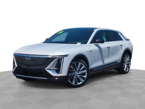 Used 2025 Cadillac Lyriq Luxury w/ LPO, Floor Liner Package AWD/4WD image 1