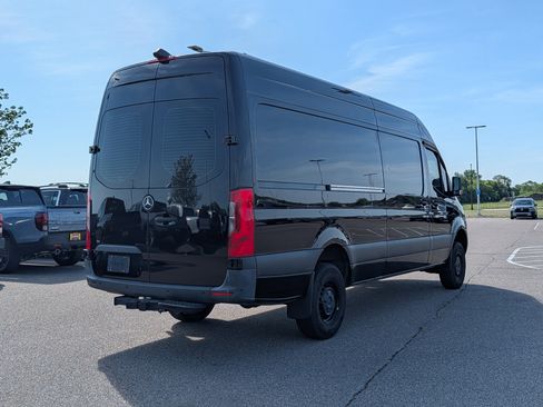 Used 2022 Mercedes-Benz Sprinter 2500 image 4