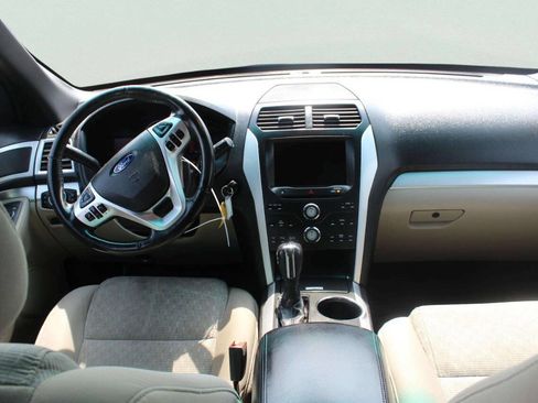 Used 2013 Ford Explorer XLT image 5