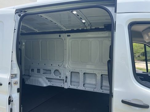 New 2023 Ford E-Transit Medium Roof image 17