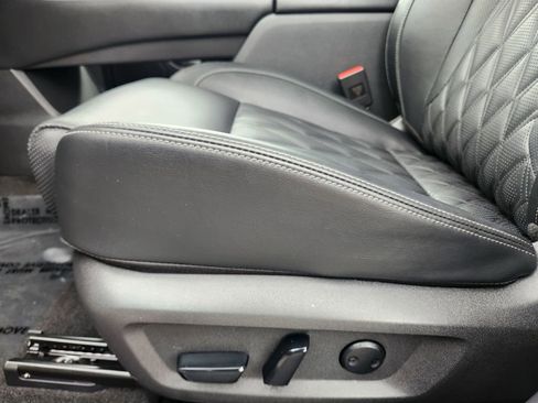 Used 2022 Nissan Rogue Platinum w/ Head-Up Display Package image 9