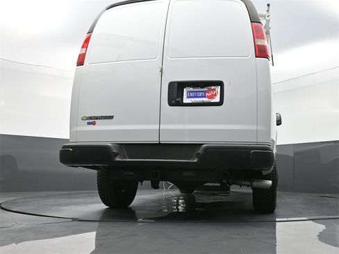 Used 2022 Chevrolet Express 2500 w/ Driver Convenience Package image 25