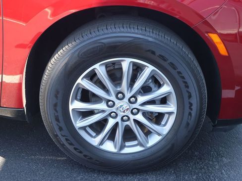 Used 2024 Buick Enclave Essence image 6