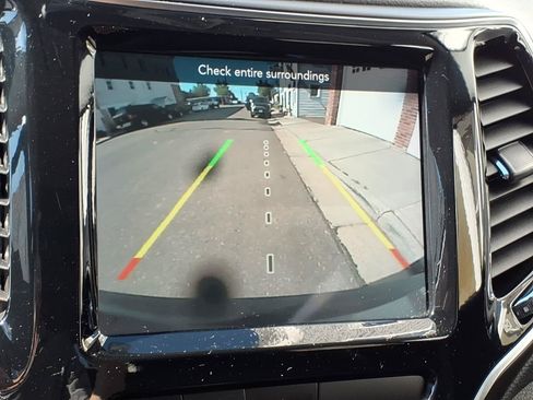 Used 2020 Jeep Cherokee Limited w/ Trailer Tow Group AWD/4WD image 14