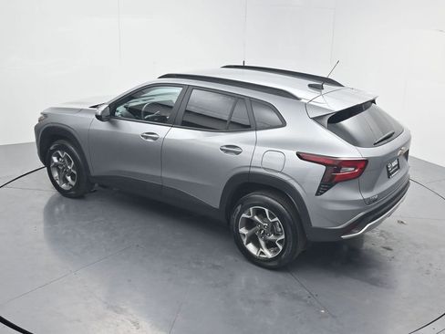 Used 2025 Chevrolet Trax LT FWD image 52
