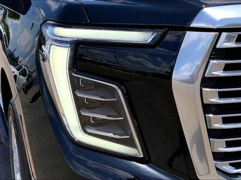 Used 2025 GMC Yukon Denali AWD/4WD image 31