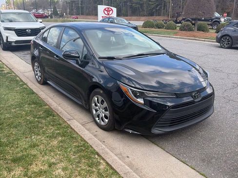 Used 2023 Toyota Corolla LE image 1