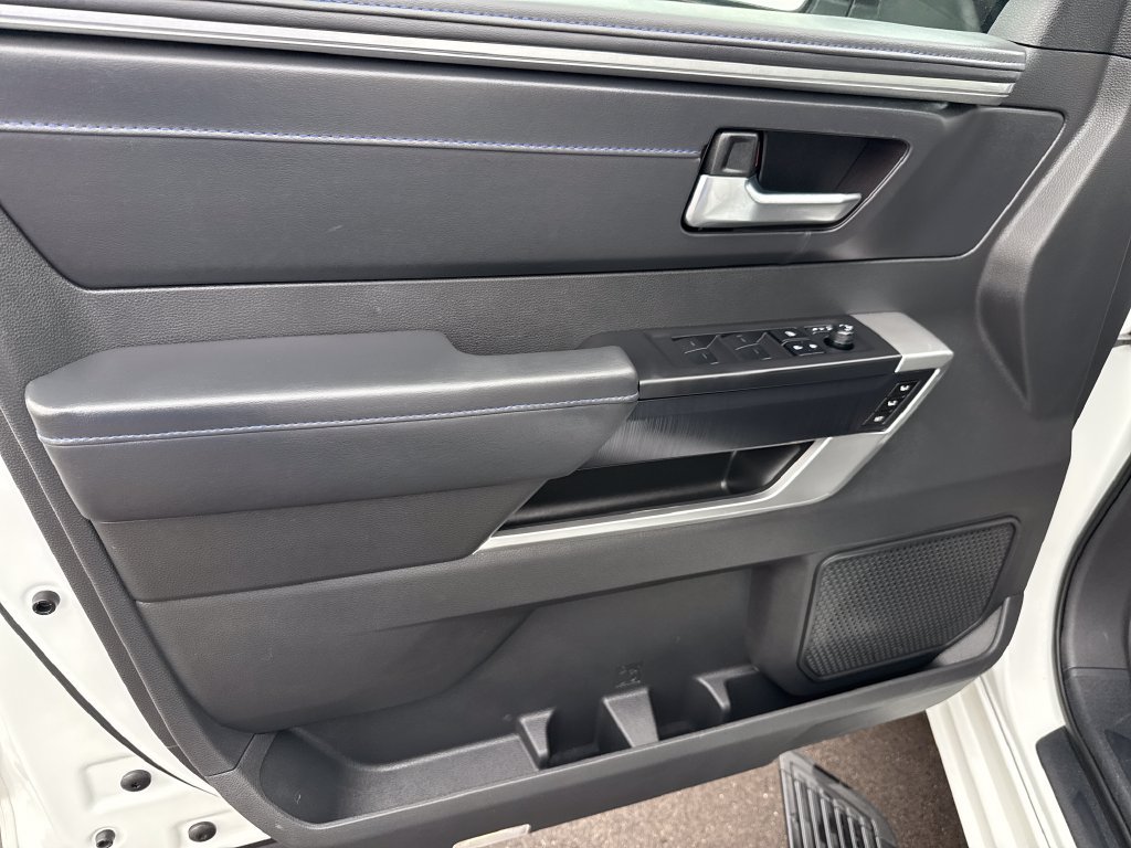 Used 2025 Toyota Sequoia Platinum AWD/4WD image 10