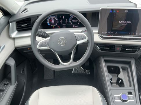 New 2026 Volkswagen Tiguan SE AWD/4WD image 18