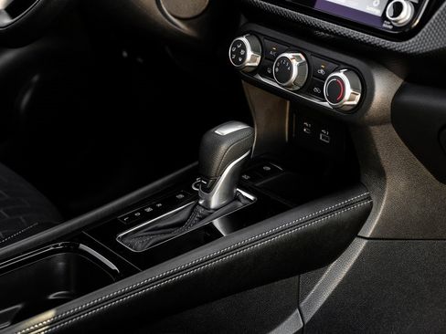 Used 2024 Nissan Kicks SV image 31