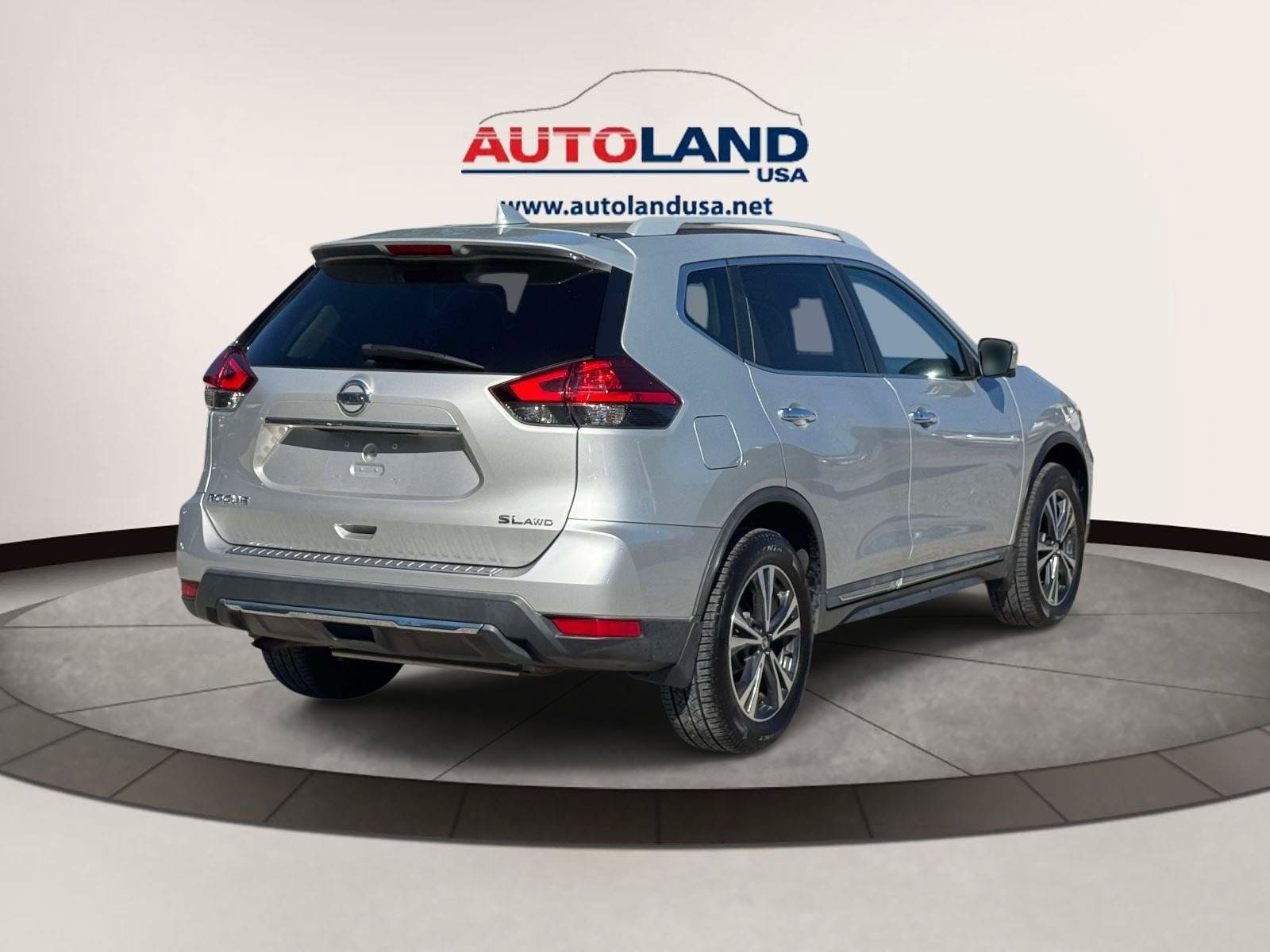 Used 2017 Nissan Rogue SL w/ SL Premium Package AWD/4WD image 4