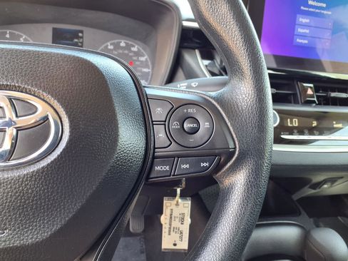 Used 2025 Toyota Corolla LE FWD image 11