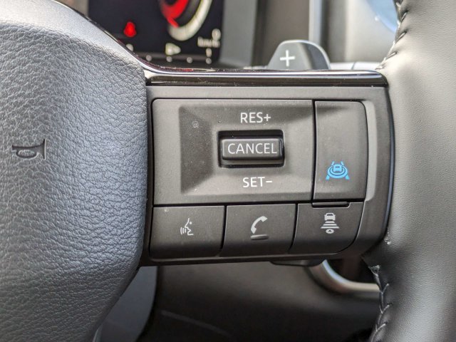 Certified 2025 Nissan Rogue Platinum FWD image 29