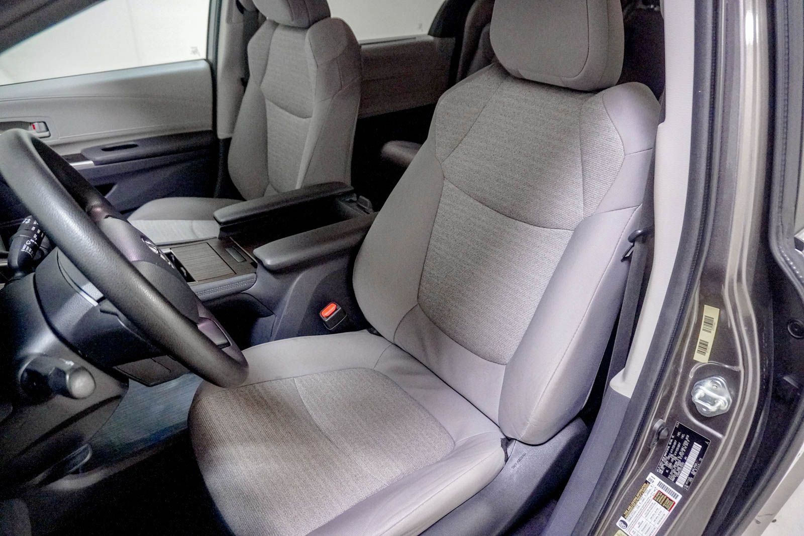 Used 2024 Toyota Sienna LE FWD image 19