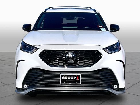 Used 2023 Toyota Highlander XSE AWD/4WD image 4