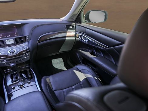 Used 2016 INFINITI Q70 L 3.7 w/ Deluxe Touring Package image 30