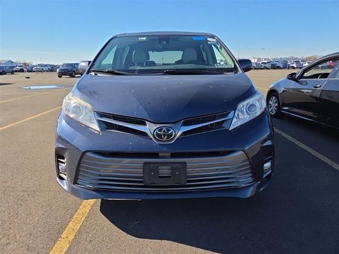 Used 2019 Toyota Sienna XLE w/ XLE Navigation Package image 3