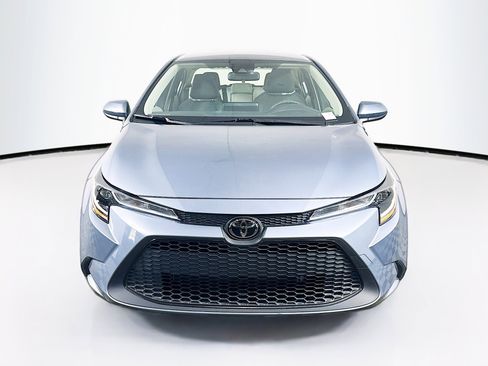 Used 2022 Toyota Corolla LE image 2