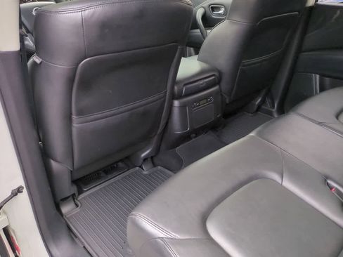 Used 2021 Nissan Armada SV image 19