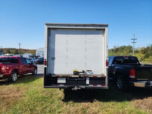 Used 2018 Ford E-350 and Econoline 350 Super Duty image 28